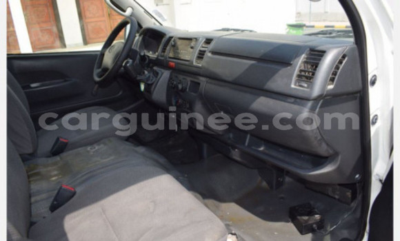 Buy Used Toyota Hiace White Car in Conakry in Conakry Buy Used Toyota Hiace White Car in Conakry in Conakry