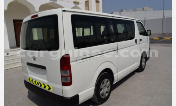Buy Used Toyota Hiace White Car in Conakry in Conakry Buy Used Toyota Hiace White Car in Conakry in Conakry