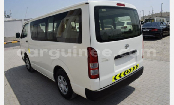 Buy Used Toyota Hiace White Car in Conakry in Conakry Buy Used Toyota Hiace White Car in Conakry in Conakry