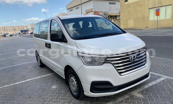 Buy Used Hyundai H1 White Car in Conakry in Conakry Buy Used Hyundai H1 White Car in Conakry in Conakry