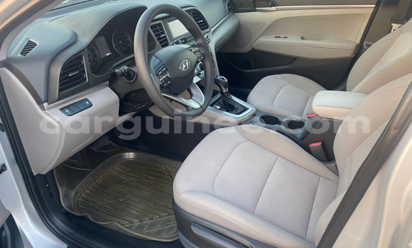 Buy Used Hyundai Elantra Silver Car in Conakry in Conakry Buy Used Hyundai Elantra Silver Car in Conakry in Conakry