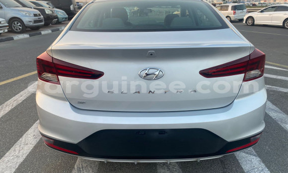 Buy Used Hyundai Elantra Silver Car in Conakry in Conakry Buy Used Hyundai Elantra Silver Car in Conakry in Conakry