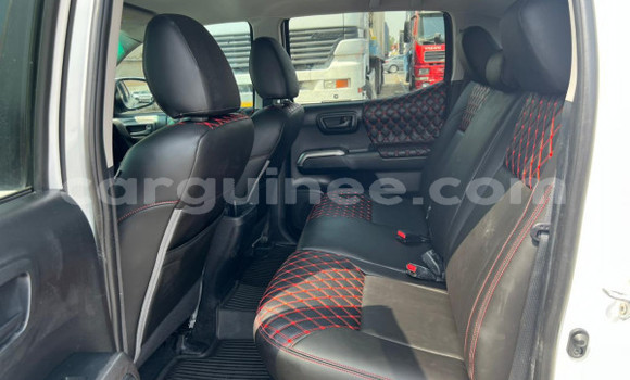 Buy Used Toyota Tacoma White Car in Conakry in Conakry Buy Used Toyota Tacoma White Car in Conakry in Conakry