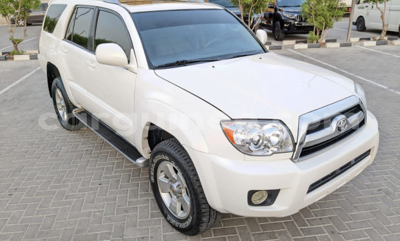 Buy Used Toyota 4Runner White Car in Import - Dubai in Conakry Buy Used Toyota 4Runner White Car in Import - Dubai in Conakry