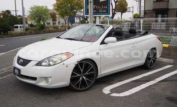 Buy Used Toyota Camry White Car in Conakry in Conakry