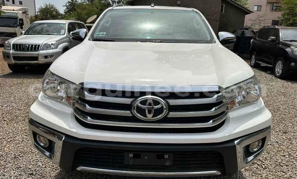 Buy Used Toyota Hilux White Car in Conakry in Conakry