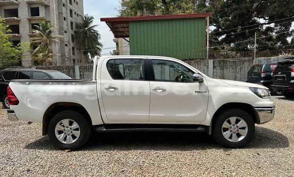 Acheter Occasion Voiture Toyota Hilux Blanc à Conakry, Conakry Acheter Occasion Voiture Toyota Hilux Blanc à Conakry, Conakry