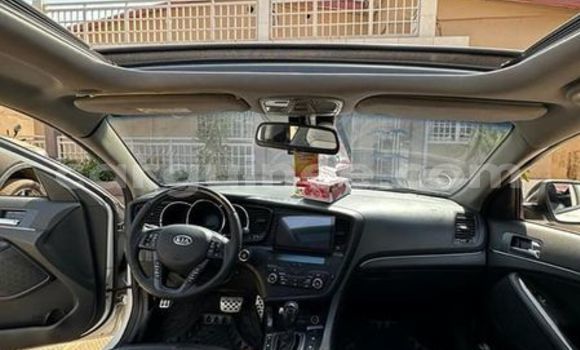 Buy Used Kia K5 White Car in Conakry in Conakry Buy Used Kia K5 White Car in Conakry in Conakry