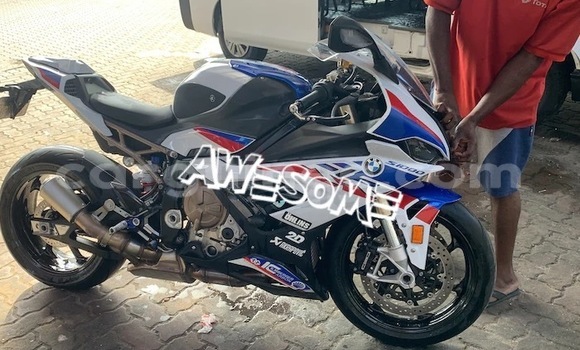 Buy Used BMW S 1000 Blue Bike in Conakry in Conakry Buy Used BMW S 1000 Blue Bike in Conakry in Conakry