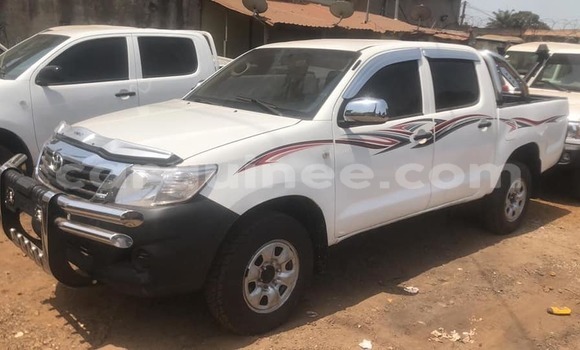 Buy Used Toyota Hilux White Car in Conakry in Conakry Buy Used Toyota Hilux White Car in Conakry in Conakry