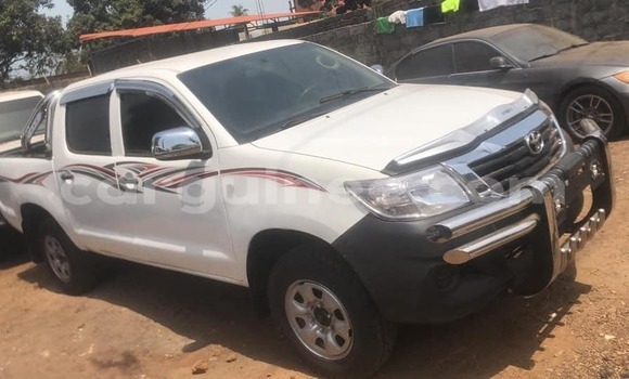 Buy Used Toyota Hilux White Car in Conakry in Conakry Buy Used Toyota Hilux White Car in Conakry in Conakry