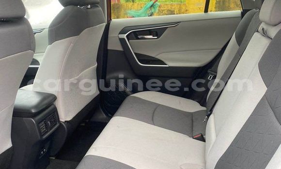 Acheter Occasion Voiture Toyota RAV4 Rouge à Conakry, Conakry Acheter Occasion Voiture Toyota RAV4 Rouge à Conakry, Conakry