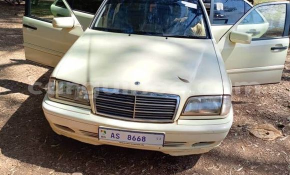 Buy Used Mercedes-Benz E–Class White Car in Conakry in Conakry Buy Used Mercedes-Benz E–Class White Car in Conakry in Conakry