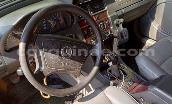 Acheter Occasion Voiture Mercedes-Benz E–Class Blanc à Conakry, Conakry Acheter Occasion Voiture Mercedes-Benz E–Class Blanc à Conakry, Conakry