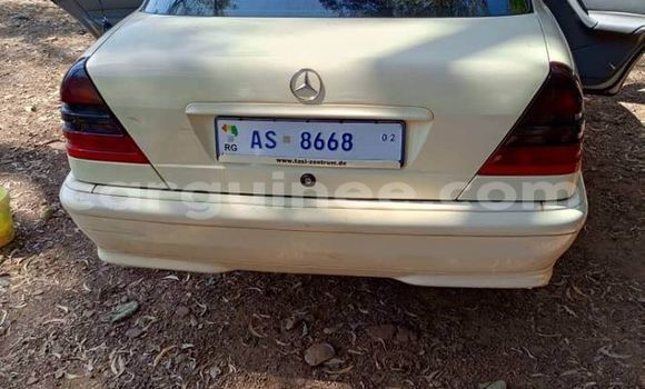 Acheter Occasion Voiture Mercedes-Benz E–Class Blanc à Conakry, Conakry Acheter Occasion Voiture Mercedes-Benz E–Class Blanc à Conakry, Conakry
