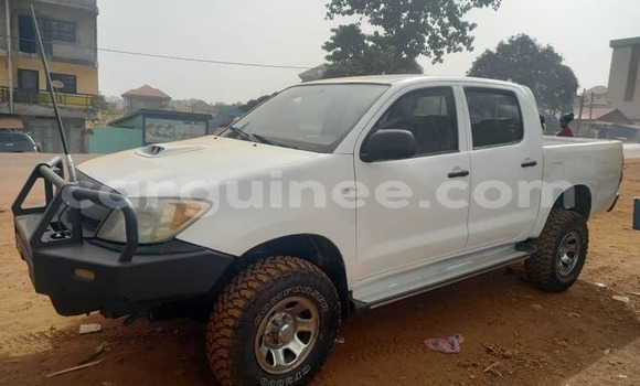 Buy Used Toyota Hilux White Car in Conakry in Conakry Buy Used Toyota Hilux White Car in Conakry in Conakry