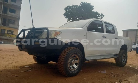 Buy Used Toyota Hilux White Car in Conakry in Conakry Buy Used Toyota Hilux White Car in Conakry in Conakry