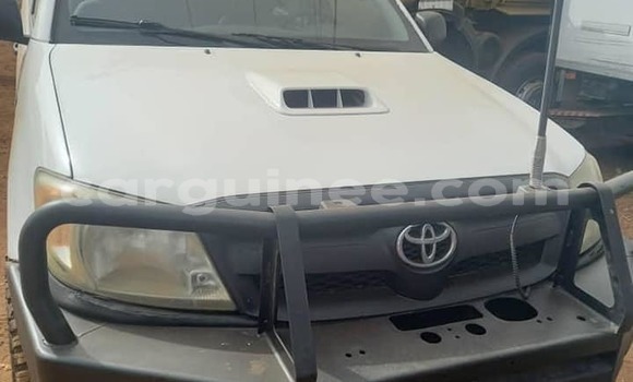 Buy Used Toyota Hilux White Car in Conakry in Conakry Buy Used Toyota Hilux White Car in Conakry in Conakry