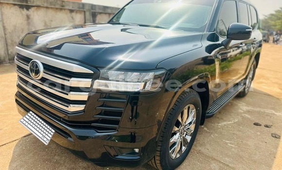 Buy Used Toyota Land Cruiser Black Car in Conakry in Conakry