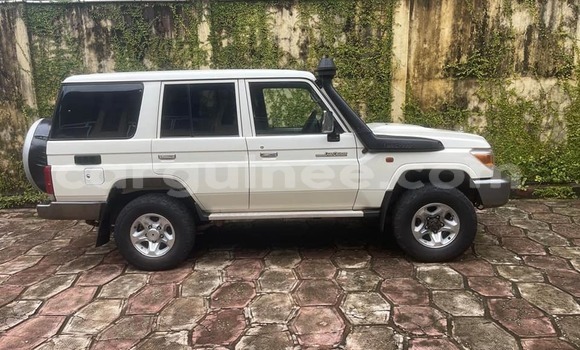 Buy Used Toyota Land Cruiser White Car in Conakry in Conakry Buy Used Toyota Land Cruiser White Car in Conakry in Conakry