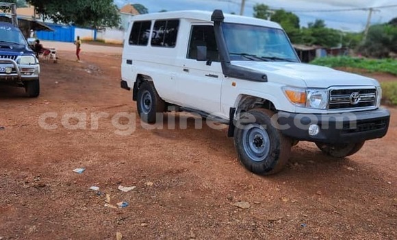 Buy Used Toyota Land Cruiser White Car in Conakry in Conakry Buy Used Toyota Land Cruiser White Car in Conakry in Conakry