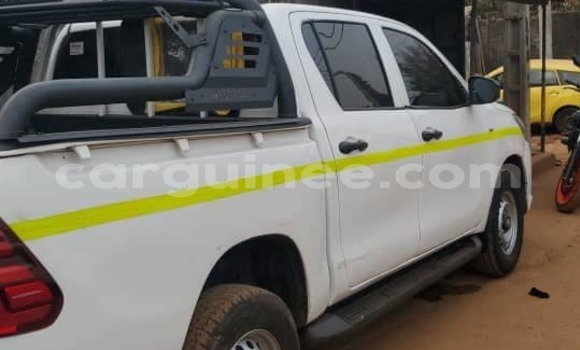 Buy Used Toyota Hilux White Car in Conakry in Conakry Buy Used Toyota Hilux White Car in Conakry in Conakry