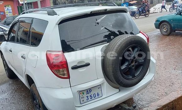 Buy Used Toyota RAV4 White Car in Conakry in Conakry Buy Used Toyota RAV4 White Car in Conakry in Conakry