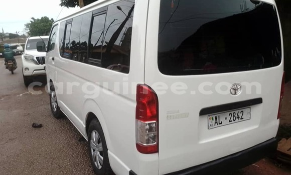 Buy Used Toyota Hiace White Car in Conakry in Conakry Buy Used Toyota Hiace White Car in Conakry in Conakry