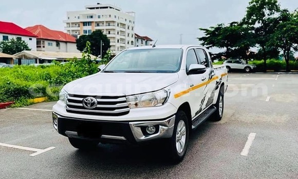 Buy Used Toyota Hilux White Car in Conakry in Conakry Buy Used Toyota Hilux White Car in Conakry in Conakry