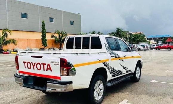Buy Used Toyota Hilux White Car in Conakry in Conakry Buy Used Toyota Hilux White Car in Conakry in Conakry