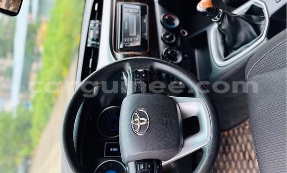 Buy Used Toyota Hilux White Car in Conakry in Conakry Buy Used Toyota Hilux White Car in Conakry in Conakry