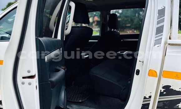 Buy Used Toyota Hilux White Car in Conakry in Conakry Buy Used Toyota Hilux White Car in Conakry in Conakry