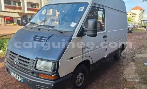 Buy Import Renault Trafic Other Truck in Conakry in Conakry