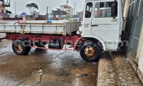 Buy Import Renault G300 Other Truck in Conakry in Conakry Buy Import Renault G300 Other Truck in Conakry in Conakry