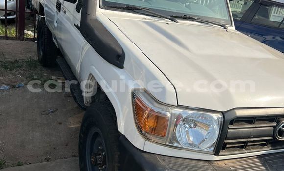 Acheter Import Voiture Toyota Land Cruiser Blanc à Conakry, Conakry Acheter Import Voiture Toyota Land Cruiser Blanc à Conakry, Conakry