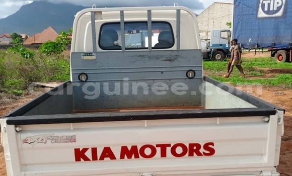 Acheter Import Voiture Kia Rio Blanc à Conakry, Conakry Acheter Import Voiture Kia Rio Blanc à Conakry, Conakry