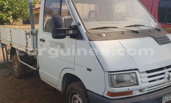 Acheter Import Utilitaire Renault Trafic Blanc à Conakry, Conakry Acheter Import Utilitaire Renault Trafic Blanc à Conakry, Conakry