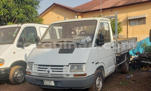 Acheter Import Utilitaire Renault Trafic Blanc à Conakry, Conakry Acheter Import Utilitaire Renault Trafic Blanc à Conakry, Conakry
