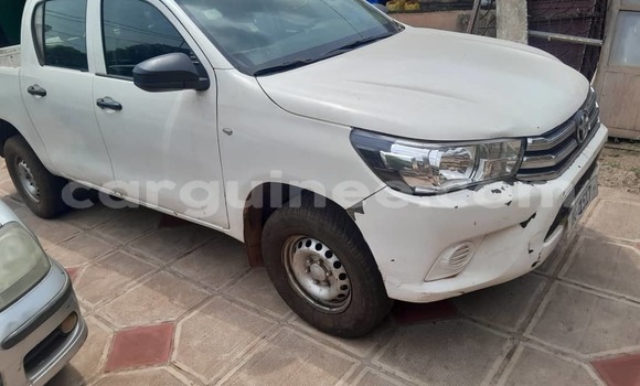 Acheter Occasion Voiture Toyota Hilux Blanc à Conakry, Conakry Acheter Occasion Voiture Toyota Hilux Blanc à Conakry, Conakry