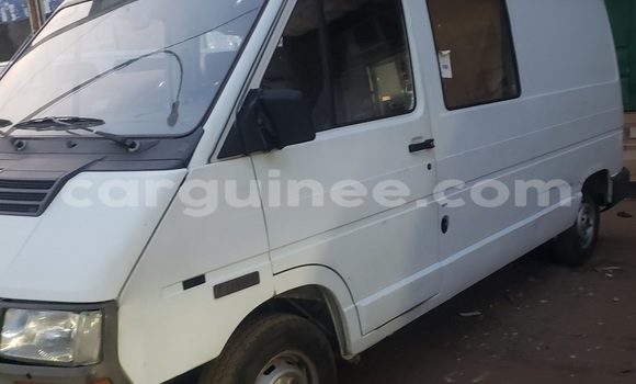 Buy Used Renault Trafic White Truck in Conakry in Conakry Buy Used Renault Trafic White Truck in Conakry in Conakry