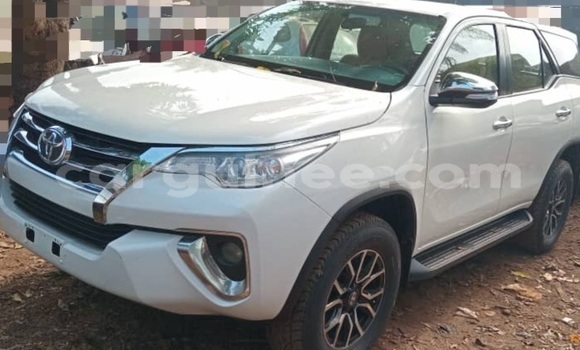 Acheter Neuf Voiture Toyota Fortuner Blanc à Conakry, Conakry Acheter Neuf Voiture Toyota Fortuner Blanc à Conakry, Conakry