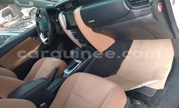 Acheter Neuf Voiture Toyota Fortuner Blanc à Conakry, Conakry Acheter Neuf Voiture Toyota Fortuner Blanc à Conakry, Conakry