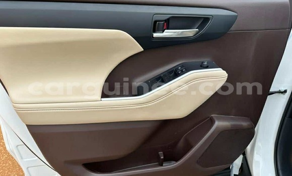 Acheter Neuf Voiture Toyota Highlander Blanc à Conakry, Conakry Acheter Neuf Voiture Toyota Highlander Blanc à Conakry, Conakry