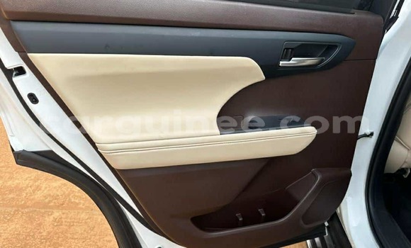 Acheter Neuf Voiture Toyota Highlander Blanc à Conakry, Conakry Acheter Neuf Voiture Toyota Highlander Blanc à Conakry, Conakry