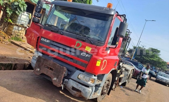Medium with watermark daf cf conakry conakry 9715