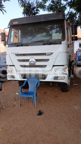 Big with watermark renault g300 conakry conakry 9728