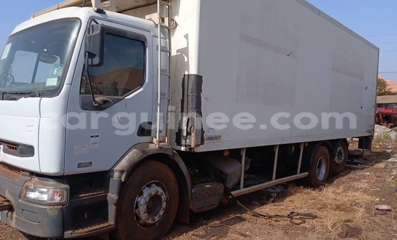 Buy Used Renault Trafic Other Truck in Conakry in Conakry