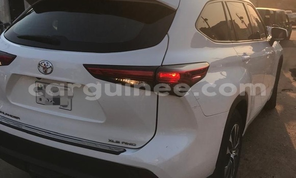 Buy Used Toyota Highlander White Car in Conakry in Conakry Buy Used Toyota Highlander White Car in Conakry in Conakry