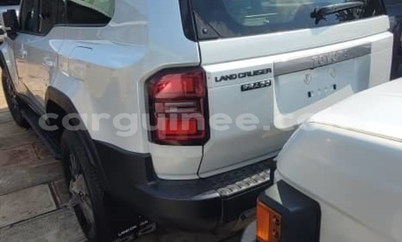Acheter Neuf Voiture Toyota Prado Blanc à Conakry, Conakry Acheter Neuf Voiture Toyota Prado Blanc à Conakry, Conakry