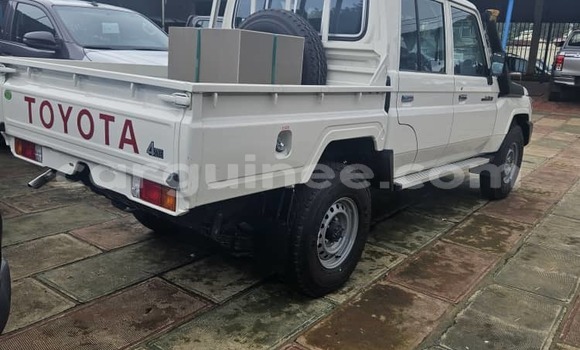 Acheter Neuf Voiture Toyota Pickup Blanc à Conakry, Conakry Acheter Neuf Voiture Toyota Pickup Blanc à Conakry, Conakry